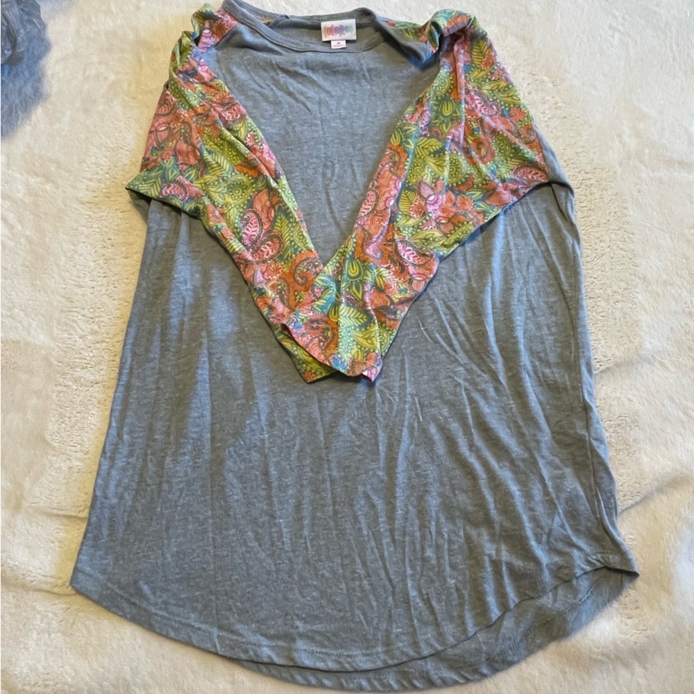 Lularoe Randy top baseball tee size medium grey with bright patterned sleeve